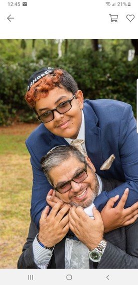Gabey Abikzer supporting charitable causes